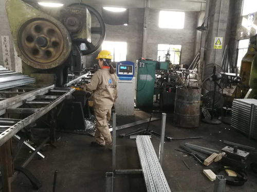 南通正道领导考察工厂的加工和现场管理