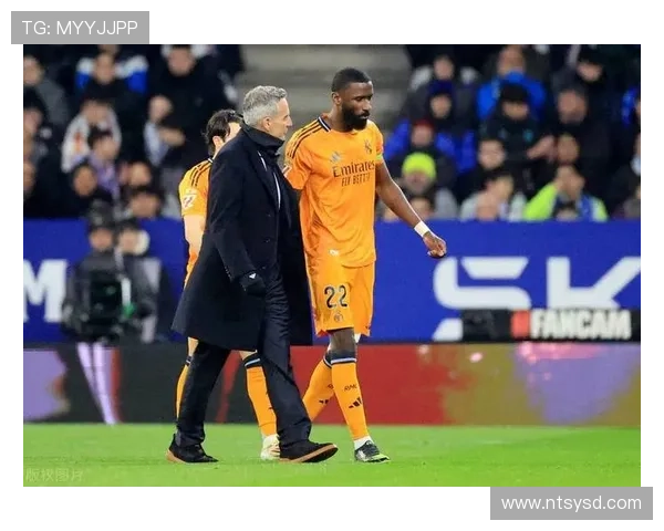 吕迪格对位哈兰德：强硬防守解析