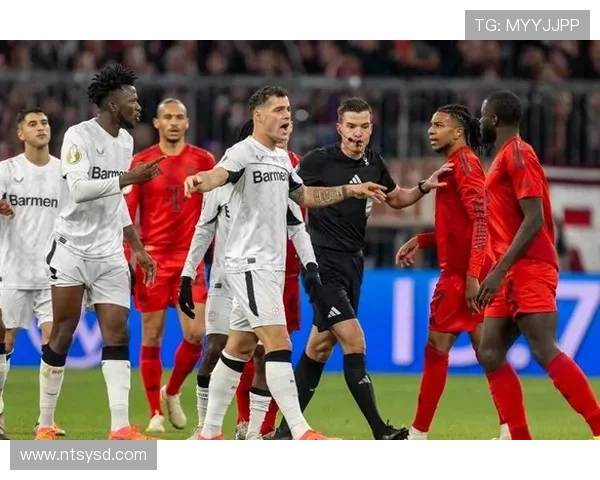 拜仁慕尼黑防守体系漏洞频出,对联赛争冠形势带来潜在影响 拜仁慕尼黑防守体系漏洞频出,对联赛争冠形势带来潜在影响